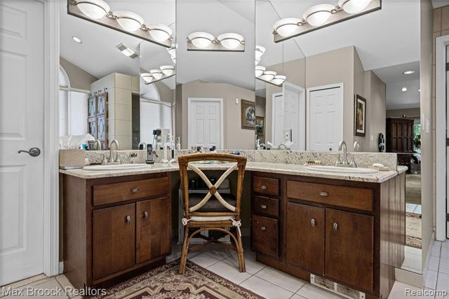 7398 Autumn Hill Drive, West Bloomfield, MI 48323