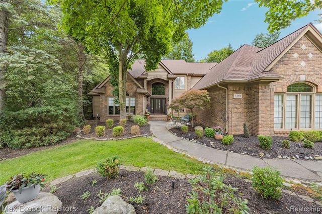 7398 Autumn Hill Drive, West Bloomfield, MI 48323
