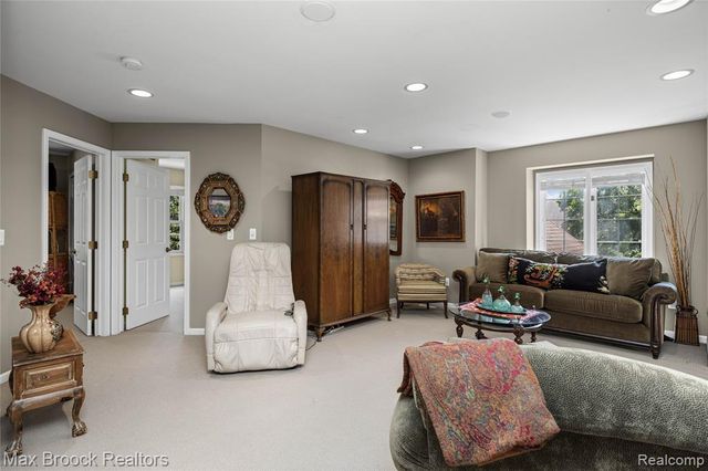 7398 Autumn Hill Drive, West Bloomfield, MI 48323