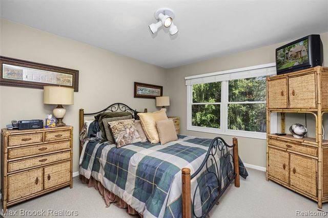7398 Autumn Hill Drive, West Bloomfield, MI 48323