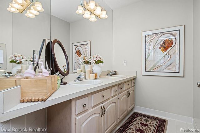 7398 Autumn Hill Drive, West Bloomfield, MI 48323