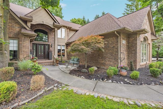 7398 Autumn Hill Drive, West Bloomfield, MI 48323
