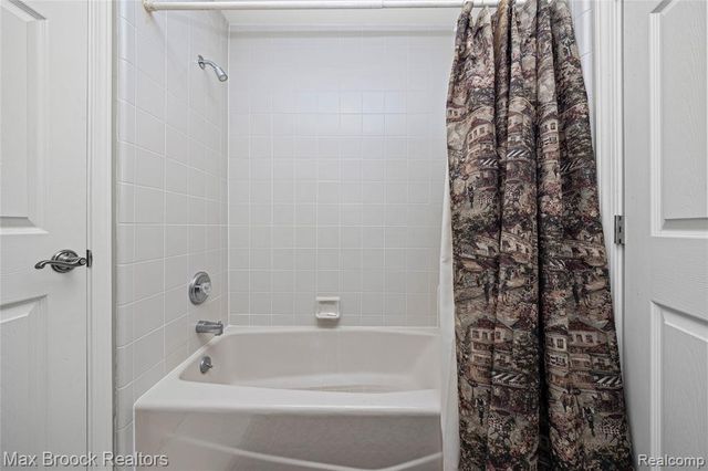 7398 Autumn Hill Drive, West Bloomfield, MI 48323