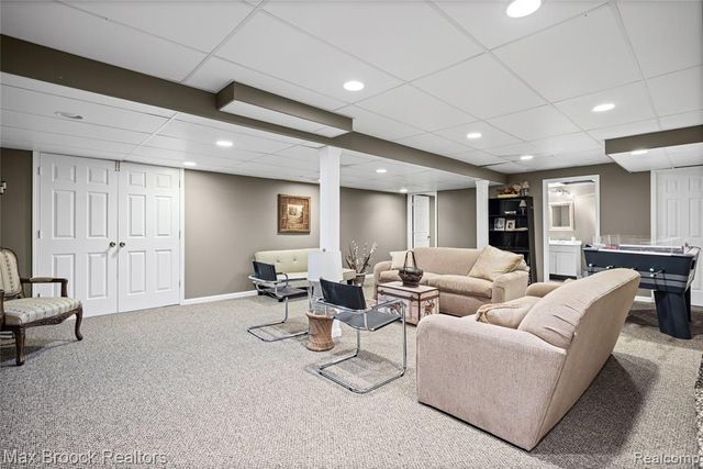 7398 Autumn Hill Drive, West Bloomfield, MI 48323