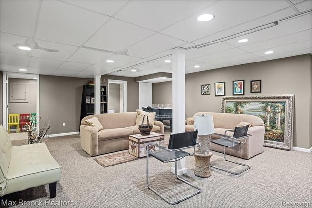 7398 Autumn Hill Drive, West Bloomfield, MI 48323