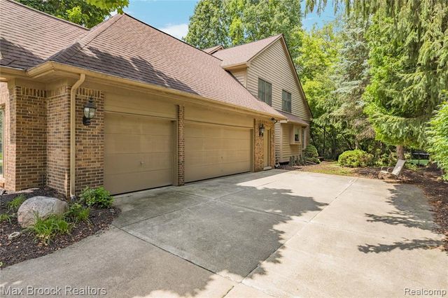 7398 Autumn Hill Drive, West Bloomfield, MI 48323