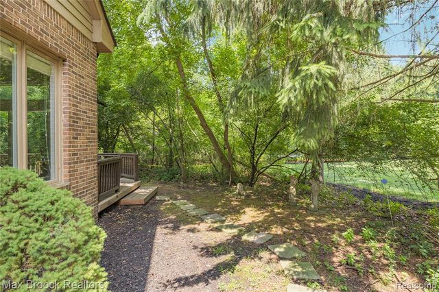 7398 Autumn Hill Drive, West Bloomfield, MI 48323