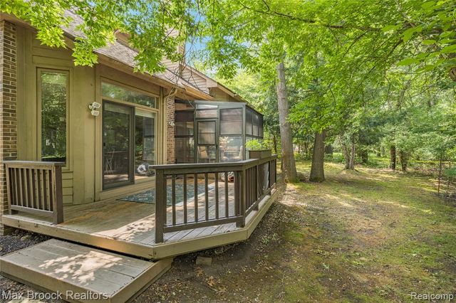 7398 Autumn Hill Drive, West Bloomfield, MI 48323