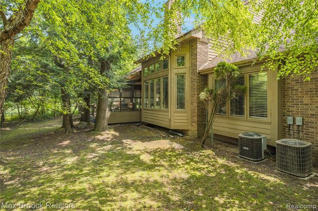 7398 Autumn Hill Drive, West Bloomfield, MI 48323