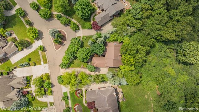 7398 Autumn Hill Drive, West Bloomfield, MI 48323