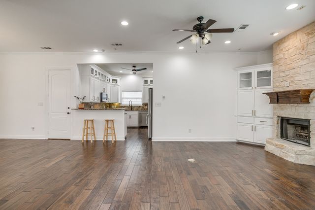 4917 Ridglea Hills Court, Fort Worth, TX 76116