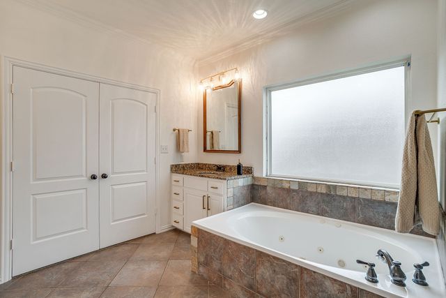 4917 Ridglea Hills Court, Fort Worth, TX 76116