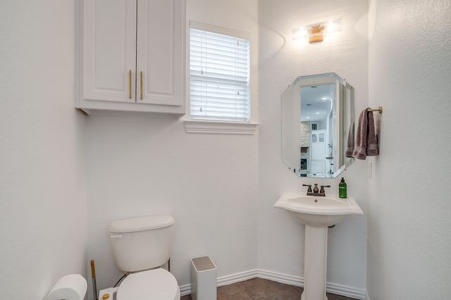 4917 Ridglea Hills Court, Fort Worth, TX 76116