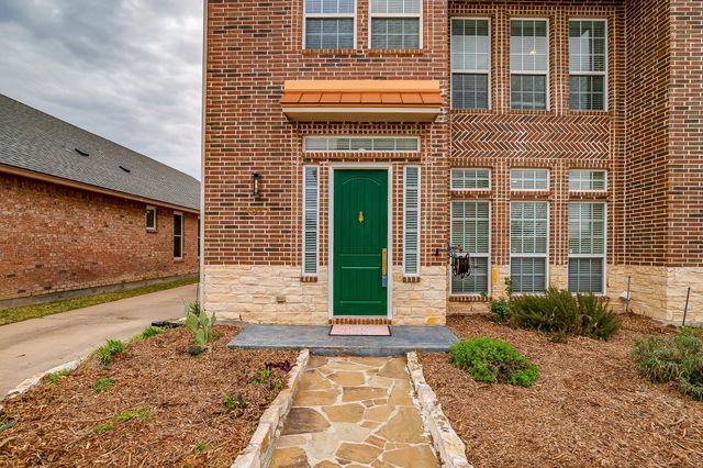 4917 Ridglea Hills Court, Fort Worth, TX 76116