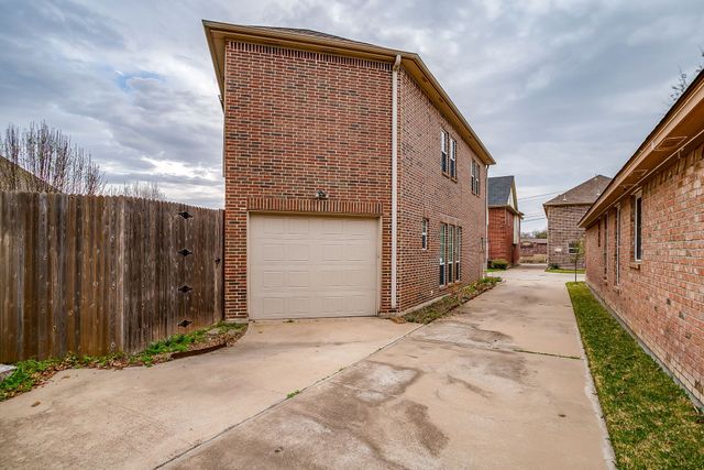 4917 Ridglea Hills Court, Fort Worth, TX 76116