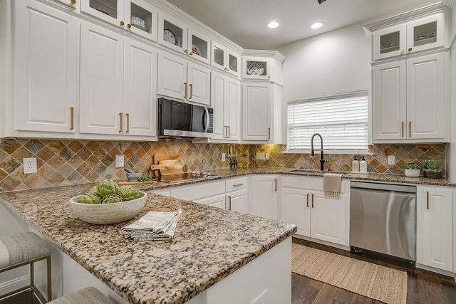 4917 Ridglea Hills Court, Fort Worth, TX 76116