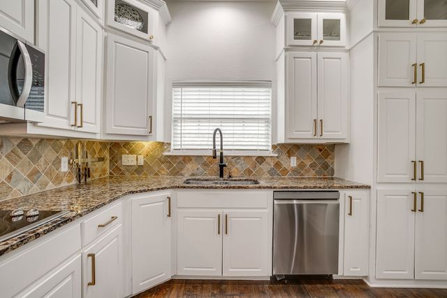 4917 Ridglea Hills Court, Fort Worth, TX 76116