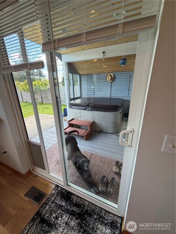 22615 W 44th Ave, Mountlake Terrace, WA 98043