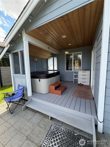 22615 W 44th Ave, Mountlake Terrace, WA 98043