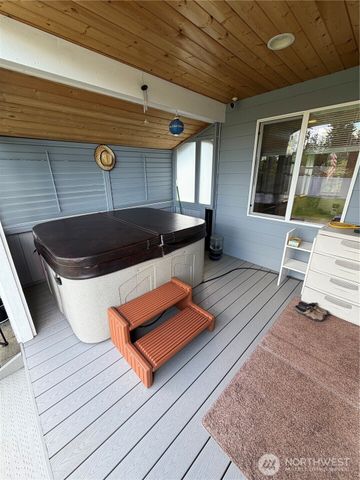 22615 W 44th Ave, Mountlake Terrace, WA 98043