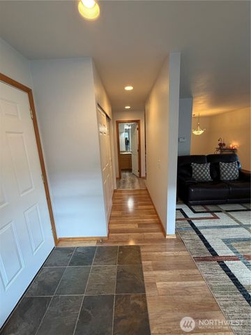 22615 W 44th Ave, Mountlake Terrace, WA 98043