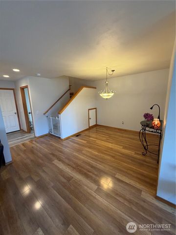 22615 W 44th Ave, Mountlake Terrace, WA 98043