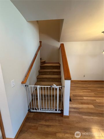 22615 W 44th Ave, Mountlake Terrace, WA 98043
