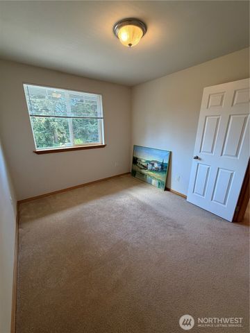 22615 W 44th Ave, Mountlake Terrace, WA 98043
