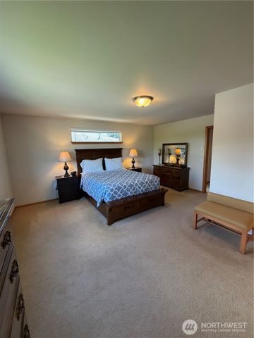 22615 W 44th Ave, Mountlake Terrace, WA 98043