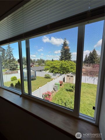 22615 W 44th Ave, Mountlake Terrace, WA 98043