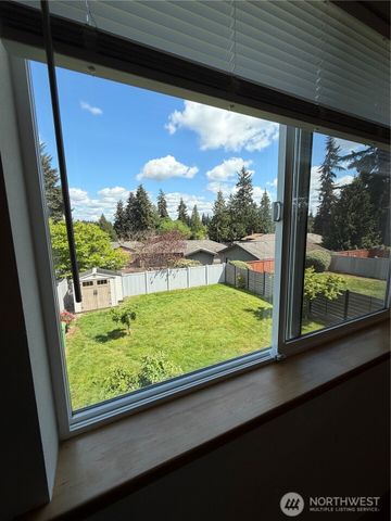 22615 W 44th Ave, Mountlake Terrace, WA 98043