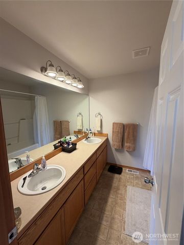 22615 W 44th Ave, Mountlake Terrace, WA 98043