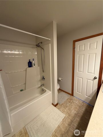 22615 W 44th Ave, Mountlake Terrace, WA 98043