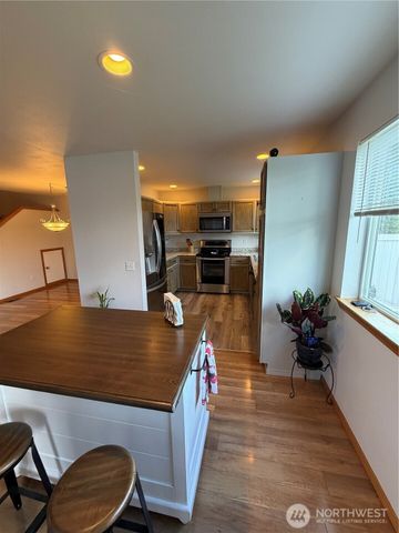 22615 W 44th Ave, Mountlake Terrace, WA 98043