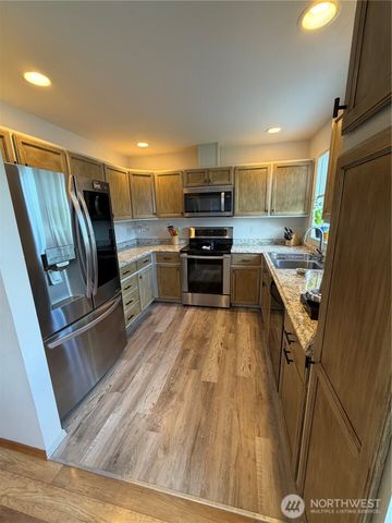22615 W 44th Ave, Mountlake Terrace, WA 98043