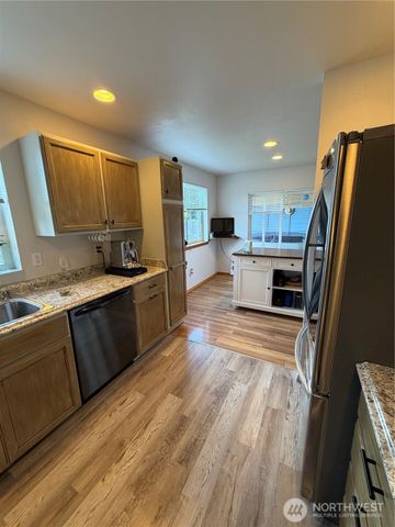 22615 W 44th Ave, Mountlake Terrace, WA 98043