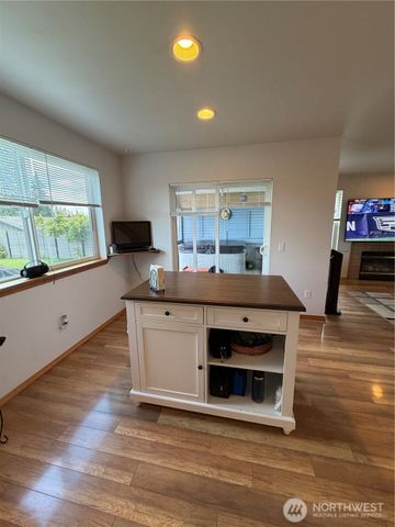 22615 W 44th Ave, Mountlake Terrace, WA 98043