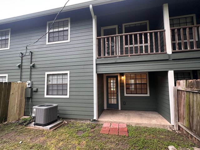 1007 Water ST 104, Bastrop, TX 78602