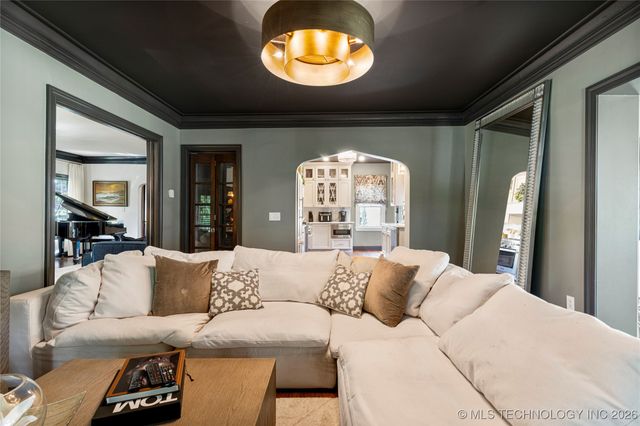 2261 S Terwilleger Boulevard, Tulsa, OK 74114