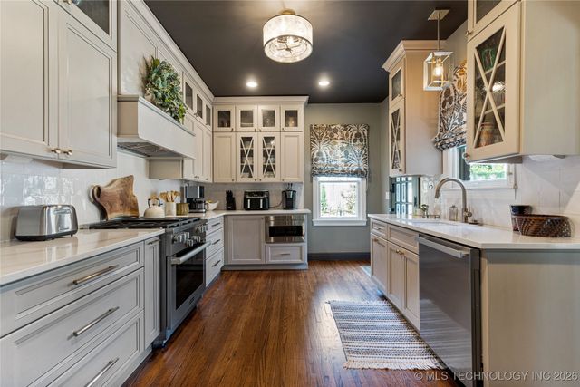 2261 S Terwilleger Boulevard, Tulsa, OK 74114