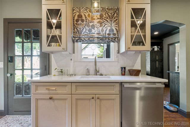 2261 S Terwilleger Boulevard, Tulsa, OK 74114