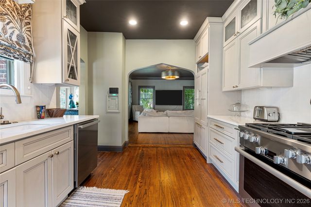 2261 S Terwilleger Boulevard, Tulsa, OK 74114