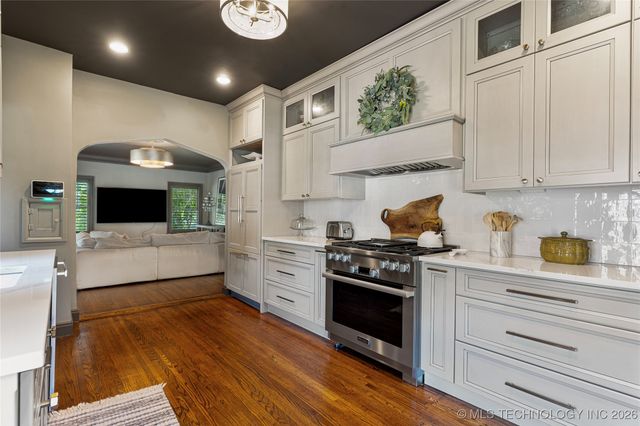 2261 S Terwilleger Boulevard, Tulsa, OK 74114