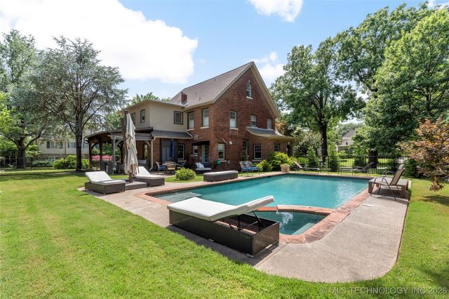 2261 S Terwilleger Boulevard, Tulsa, OK 74114