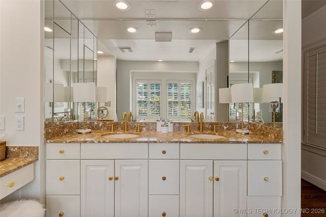 2261 S Terwilleger Boulevard, Tulsa, OK 74114