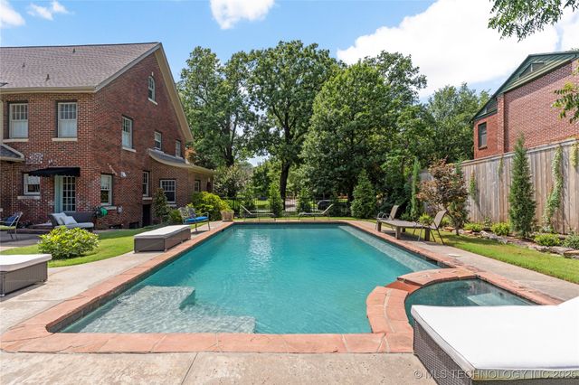 2261 S Terwilleger Boulevard, Tulsa, OK 74114