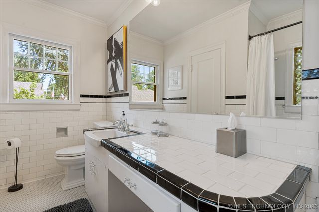 2261 S Terwilleger Boulevard, Tulsa, OK 74114