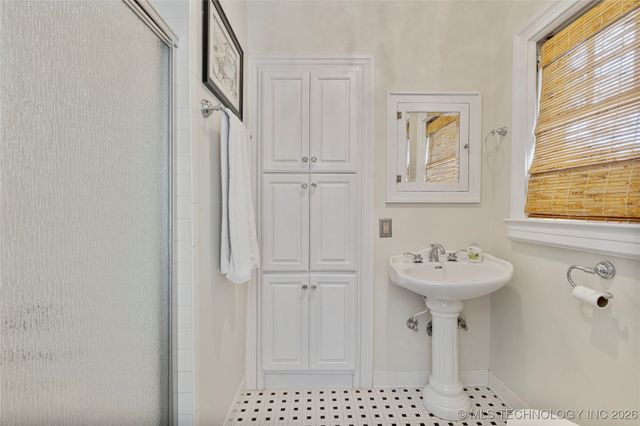 2261 S Terwilleger Boulevard, Tulsa, OK 74114