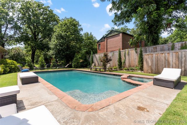 2261 S Terwilleger Boulevard, Tulsa, OK 74114