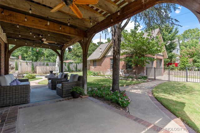 2261 S Terwilleger Boulevard, Tulsa, OK 74114